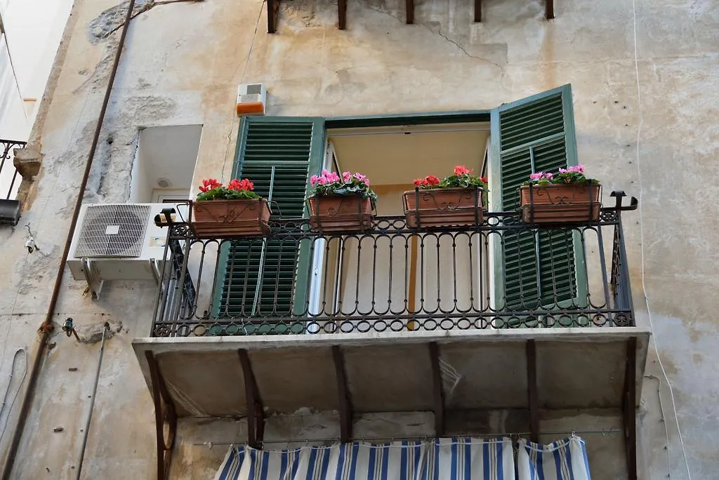 Bed and Breakfast Real teatro Umberto I Palermo 0*,  Italia